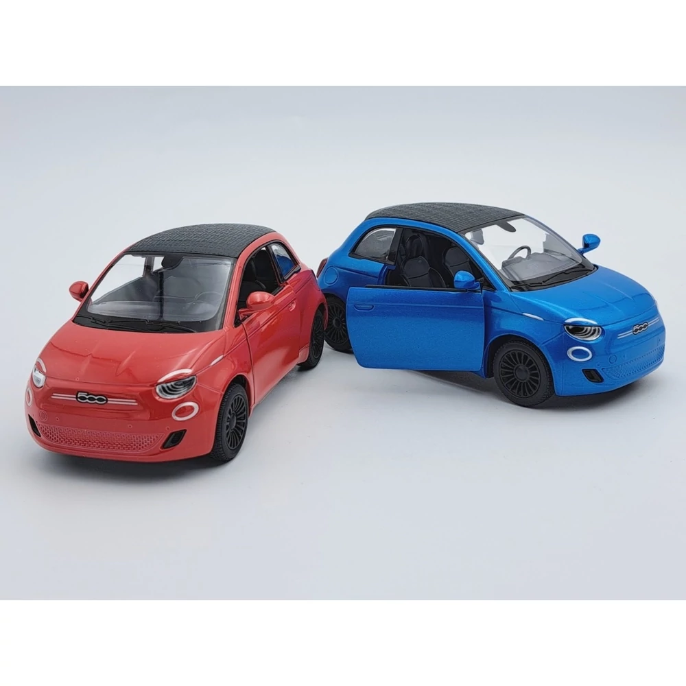 Fiat 500e Fém Kisautó (1:28)- Többféle