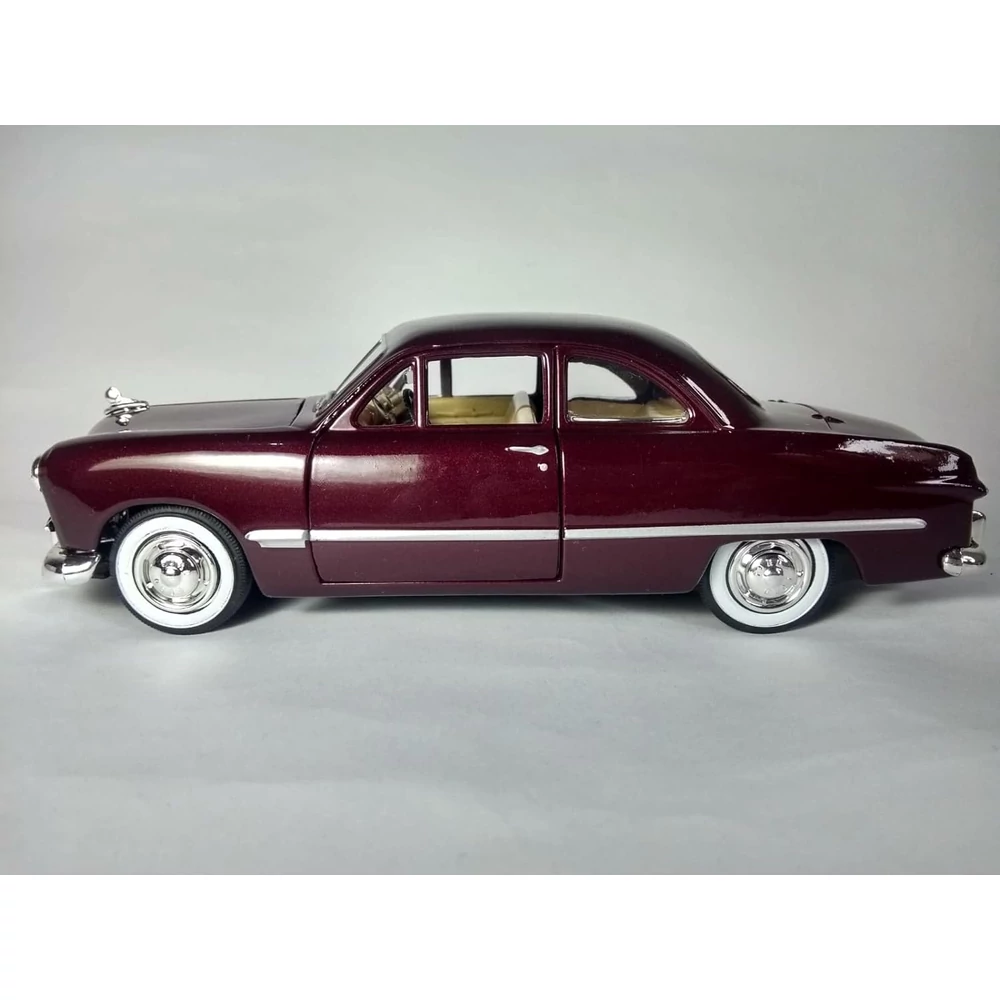 MotorMax Ford Coupé 1949 Fém Kisautó (1:24) - Burgundy