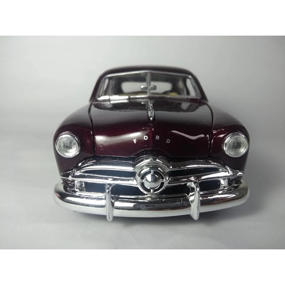 MotorMax Ford Coupé 1949 Fém Kisautó (1:24) - Burgundy