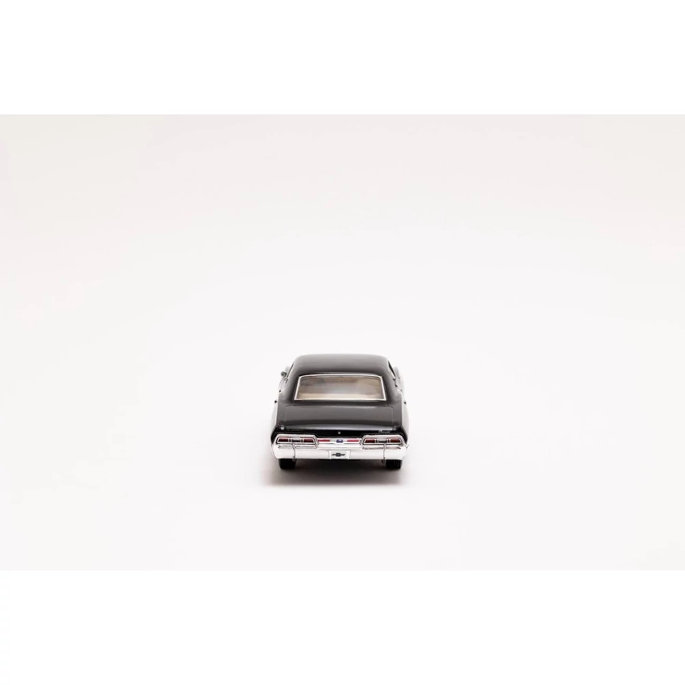 Kinsmart 1967 Chevrolet Impala fém autó nyitható ajtókkal 1:43(PIROS)