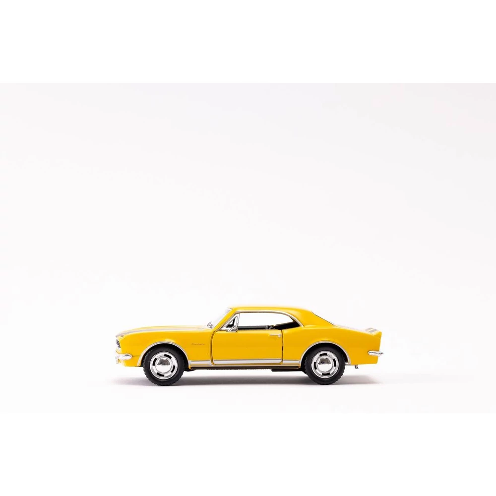 Kinsmart Chevrolet Camaro Z/28 1967 fém autó nyitható ajtókkal 1:37 (többféle)