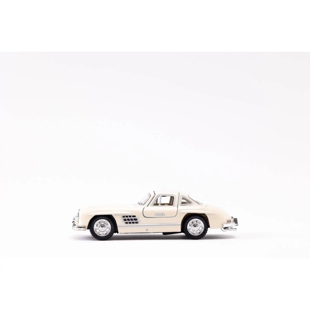 Kinsmart Mercedes-Benz 300SL Coupe 1954 fém autó nyitható ajtókkal 1:36 (többféle)