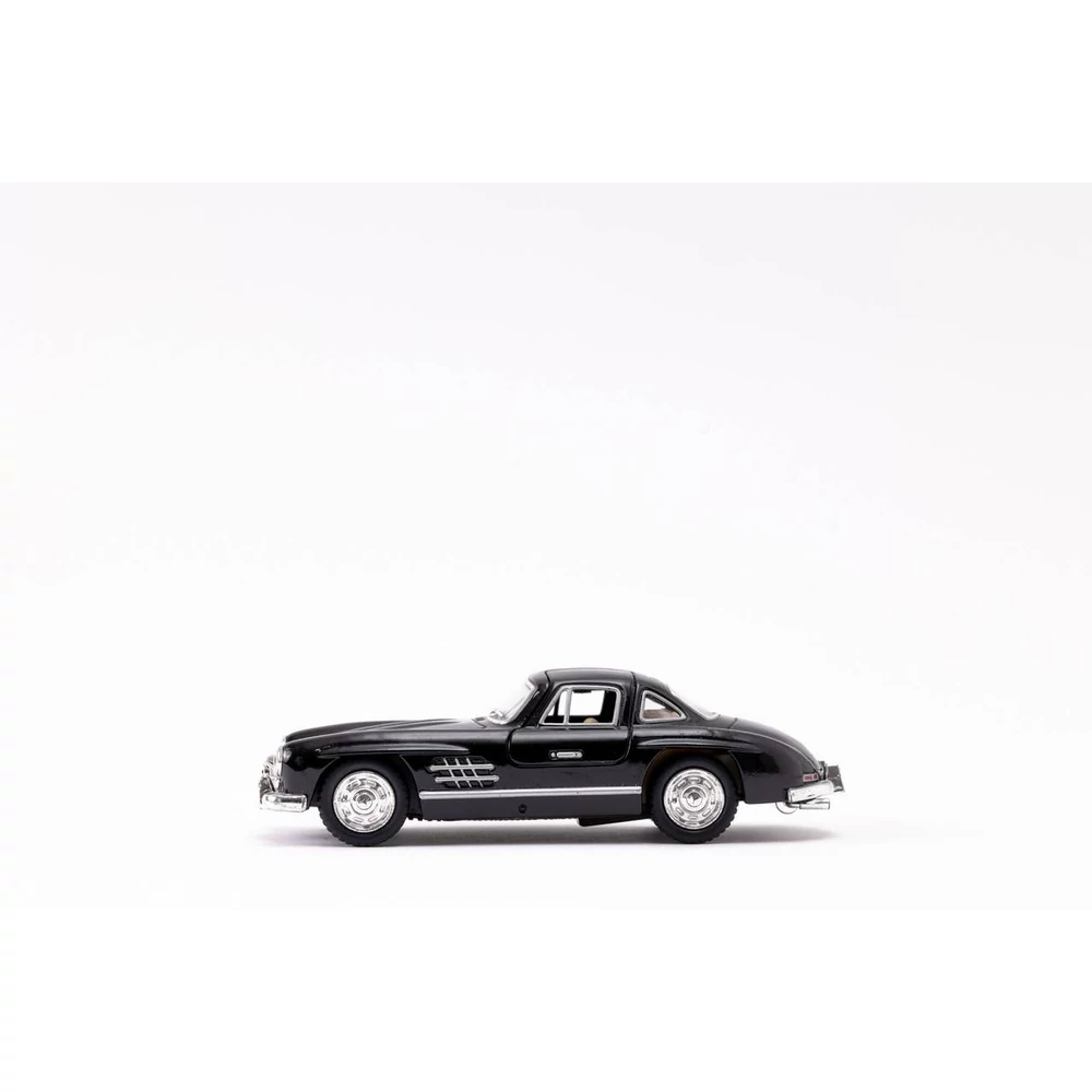 Kinsmart Mercedes-Benz 300SL Coupe 1954 fém autó nyitható ajtókkal 1:36 (többféle)