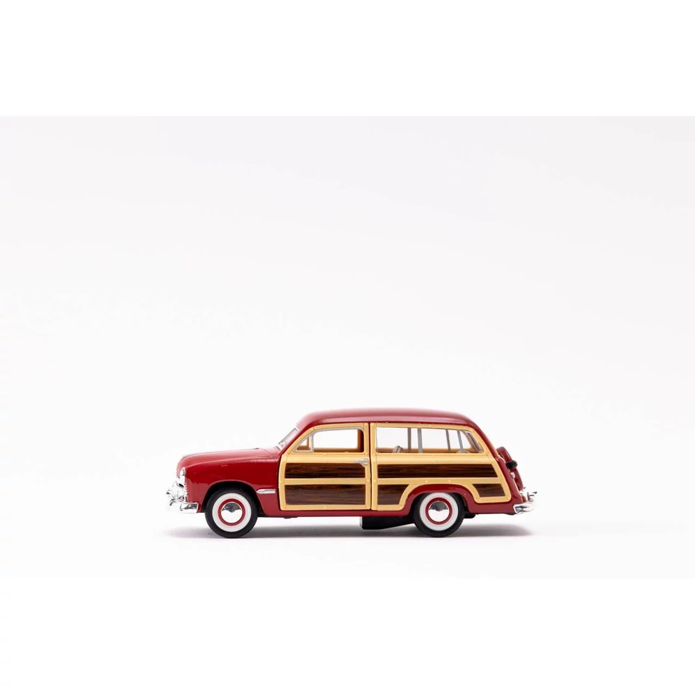 Kinsmart Ford Woody Wagon 1949 fém autó nyitható ajtókkal 1:40 (többféle)