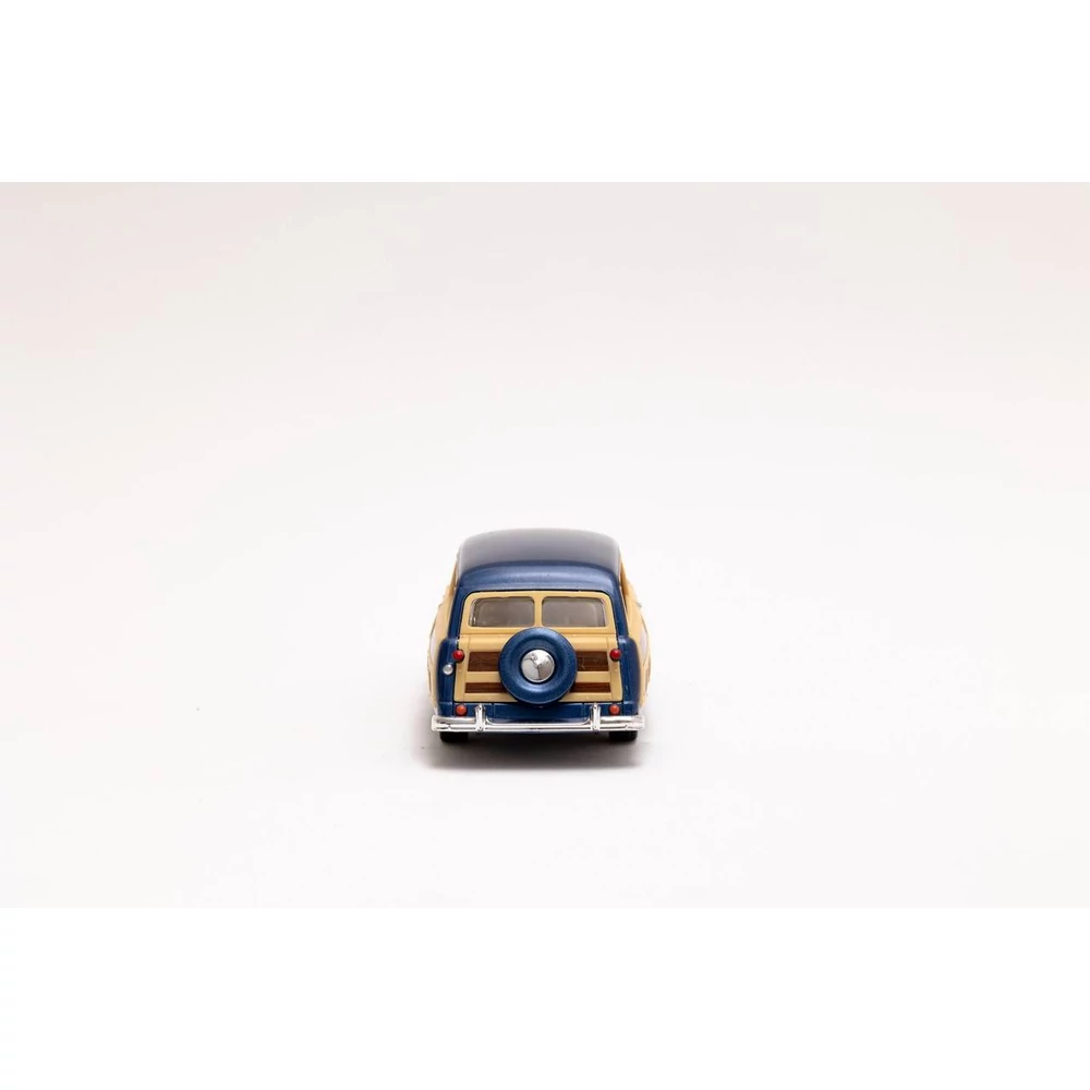 Kinsmart Ford Woody Wagon 1949 fém autó nyitható ajtókkal 1:40 (többféle)