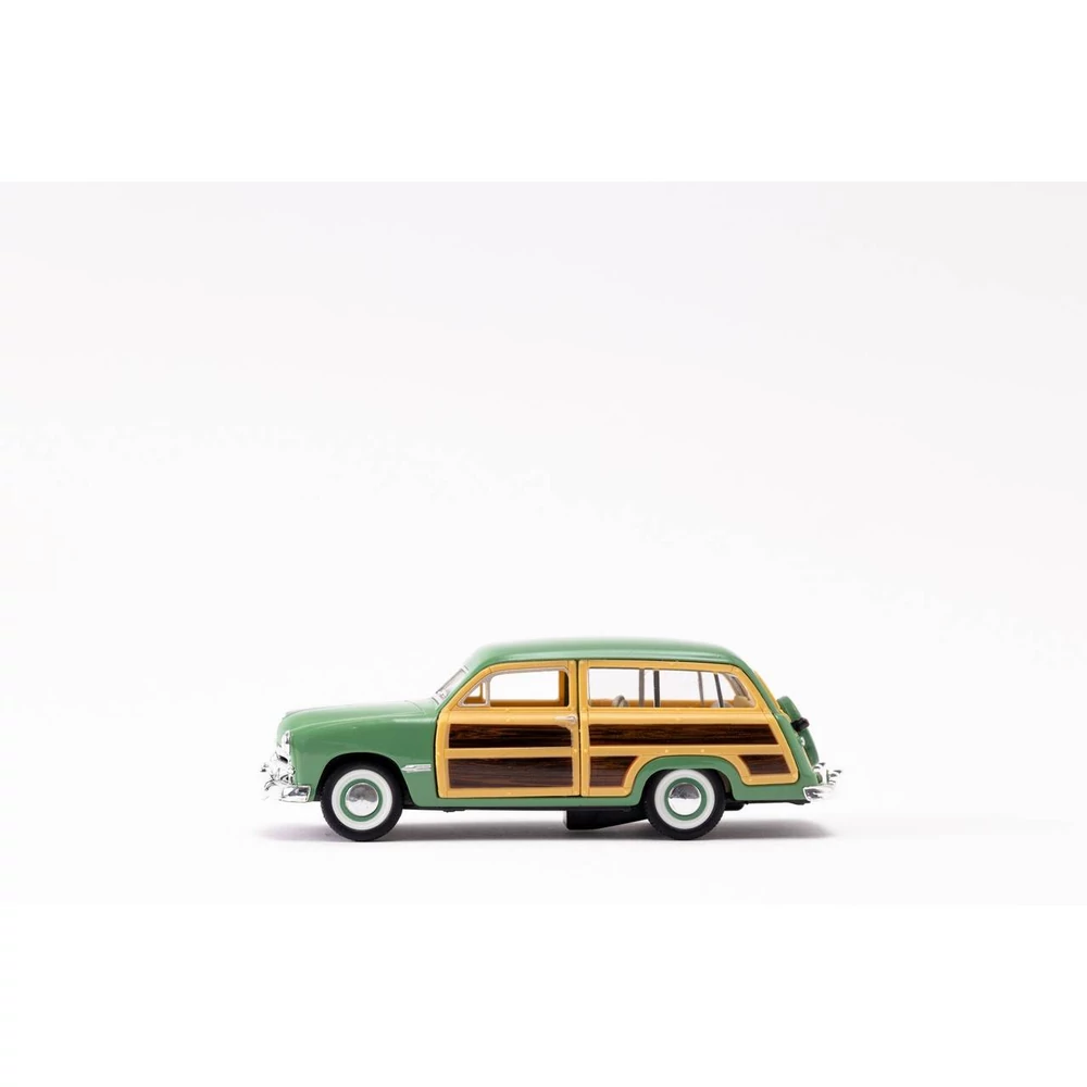Kinsmart Ford Woody Wagon 1949 fém autó nyitható ajtókkal 1:40 (többféle)